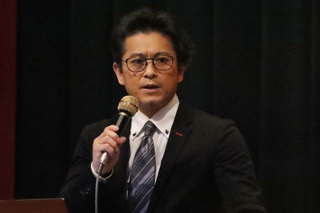 三条地区BBS会の公開例会で講演する山口達也さん