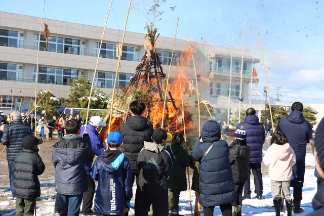 燃え盛る塞の神