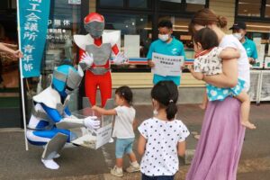 2021年にスーパーマルセン興野店前で令和3年7月大雨災害義援金のカジレンジャー募金