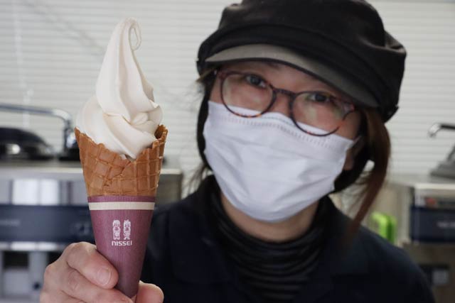 「道の駅 良寛の里わしま」の「甘いもソフトクリーム」