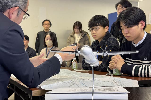 運行計画について話を聞く