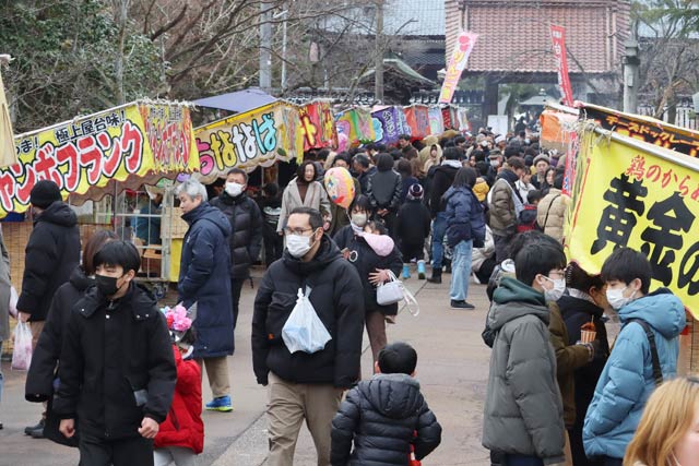 30を超える露店が並んだ