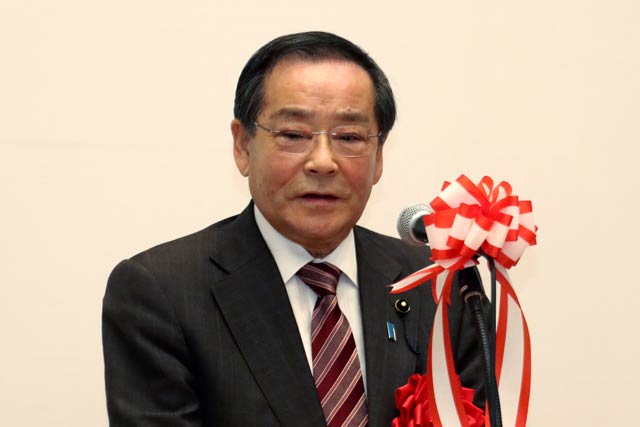 楡井辰雄県議会議長