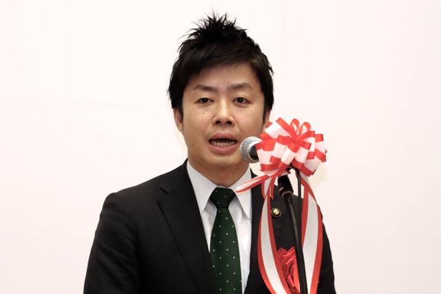 滝沢亮三条市長