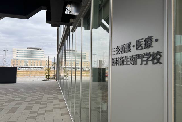 目の前に3月1日開院の済生会新潟県央基幹病院