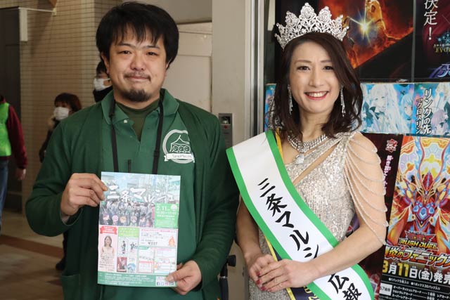近藤実行委員長と三条マルシェ広報大使に任命された高橋さん