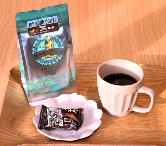 食堂で提供しているコナコーヒーとハワイアンホーストのセット