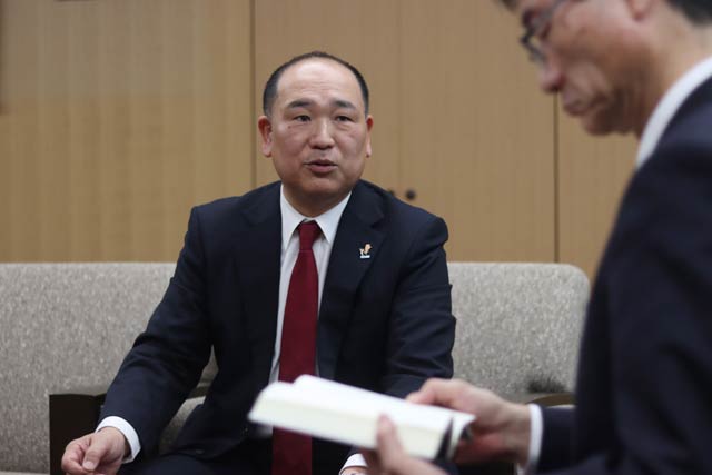 歓談する中條会長