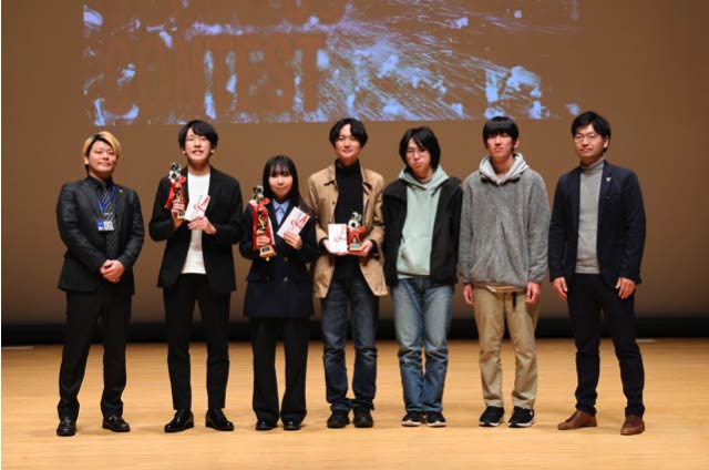 学生とビジネスコンテストを企画した山中委員長