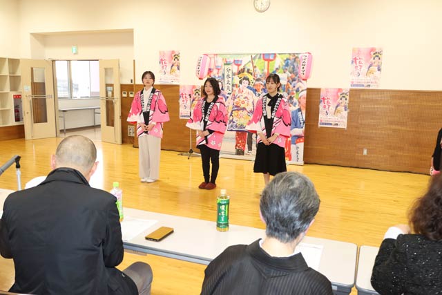 審査会で発表のようす