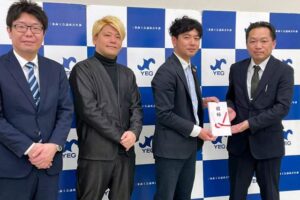 左から三条商工会議所青年部の社会課題解決委員会の竹山担当副会長、結城会長、社会問題解決委員会の笠井会長、月ヶ岡特別支援学校の倉上校長