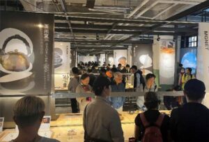 連日、大入りの会場