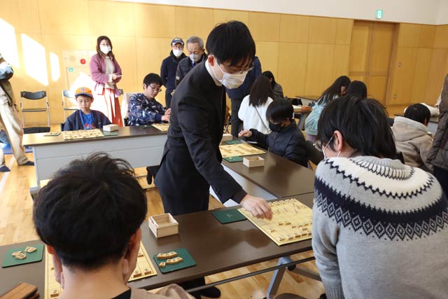 プロ棋士横山泰明七段による指導対局