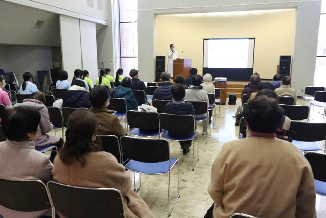 初めての学校の管理薬剤師による講演も