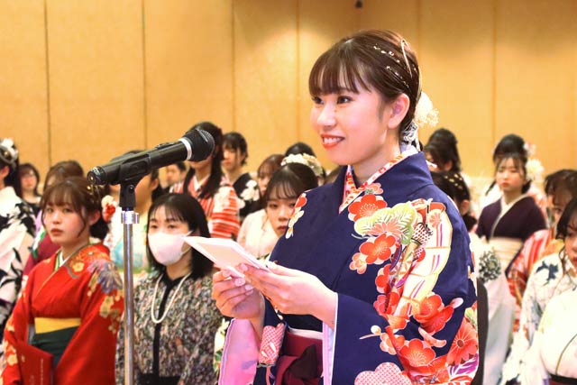 卒業生代表で増田百華さんの答辞