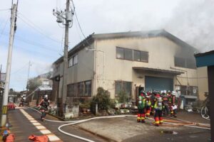 燕市の無人のスポット溶接工場で火災