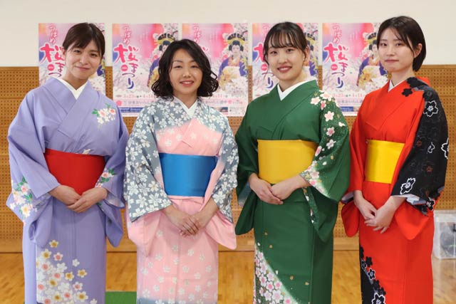 左から写真専用の大塩さん、桜太夫の秋和さん、信濃太夫の小林さん、分水大勇の坂爪さん