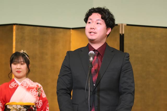 二十歳の決意を述べる矢引さん