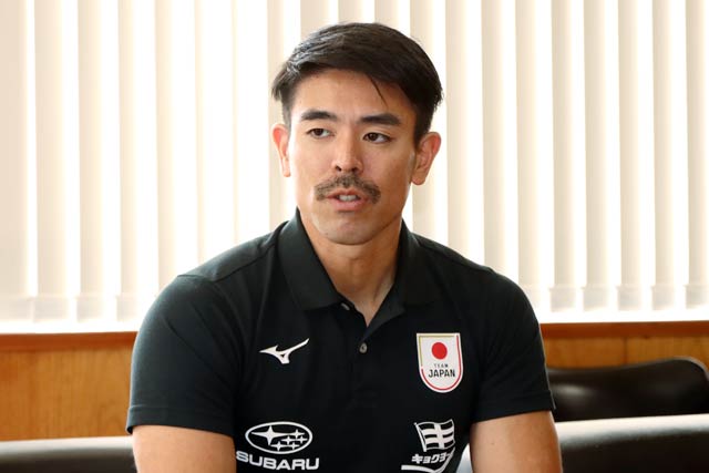 昨年10月に滝沢三条市長を表敬訪問したときの當銘孝仁選手