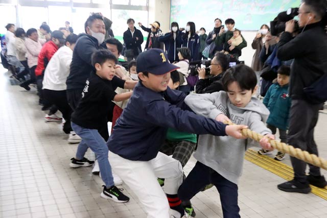 「負けられない戦い！燕市 vs 三条市 綱引き大会」