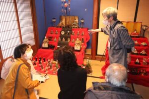 岩室温泉ひなめぐりでひな人形を展示している「無匠庵」