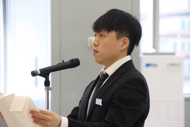 新入社員答辞の朝倉さん