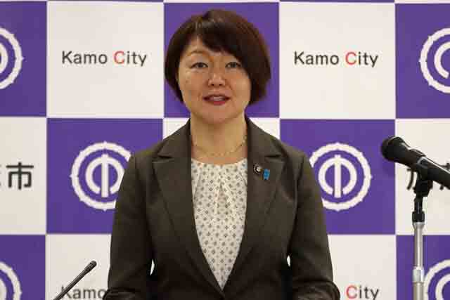 -定例記者会見を行う藤田加茂市長