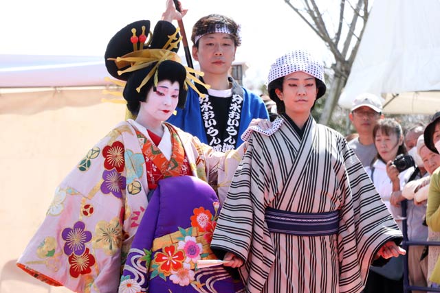 大塩アナのおいらんと三石アナのほうかん