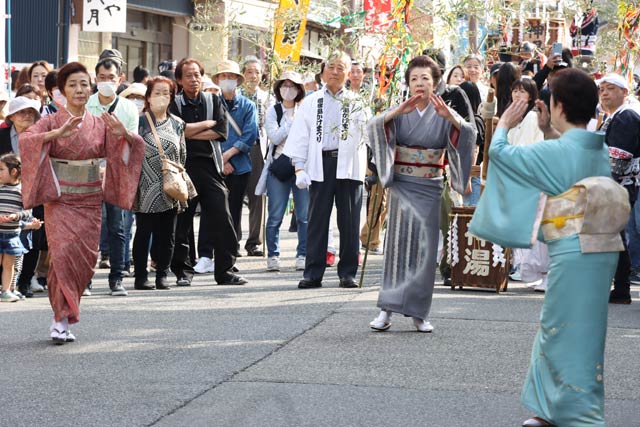 弥彦湯かけまつり