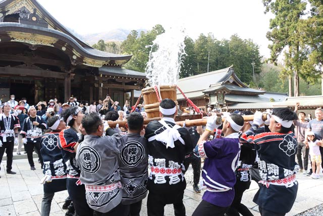 弥彦湯かけまつり