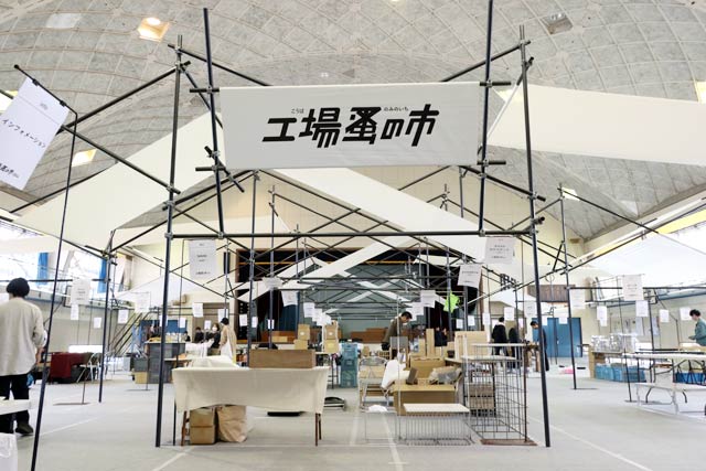 開幕前日の出店準備が進む会場