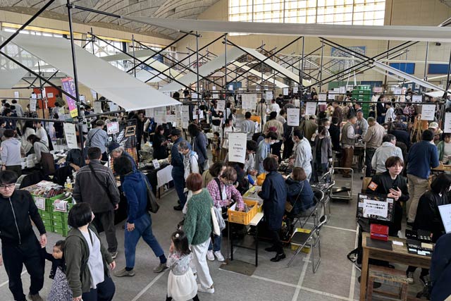 にぎわう「工場蚤の市 2024」