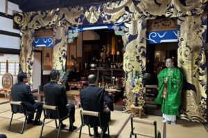 5月5日の粟ヶ岳山開きを前に三条観光協会が安全祈願