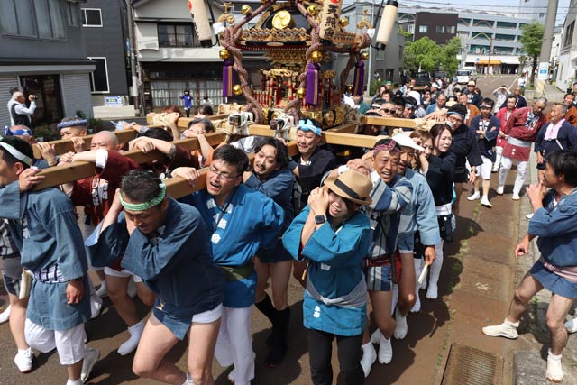 神明宮春季大祭のみこし