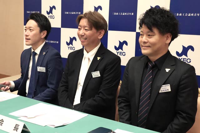 記者会見