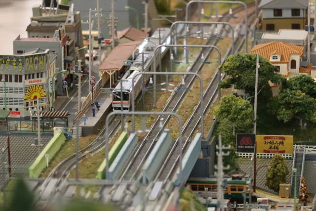 新潟市岩室観光施設「いわむろや」で開かれている鉄道ジオラマ運転会