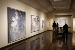 弥彦の丘美術館で開かれている「永吉秀司 日本画展ー人ノ心ヲ伝フコトー」