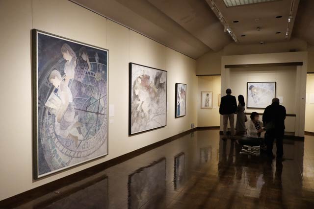 弥彦の丘美術館で開かれている「永吉秀司 日本画展ー人ノ心ヲ伝フコトー」