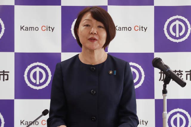 定例記者会見を行う藤田加茂市長