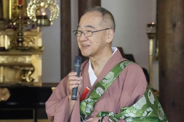 弥彦村仏教会会長の専称寺・藤澤眞璽住職