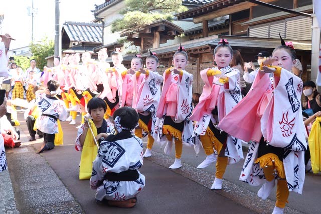 花柳流の師匠の家の前で一発目
