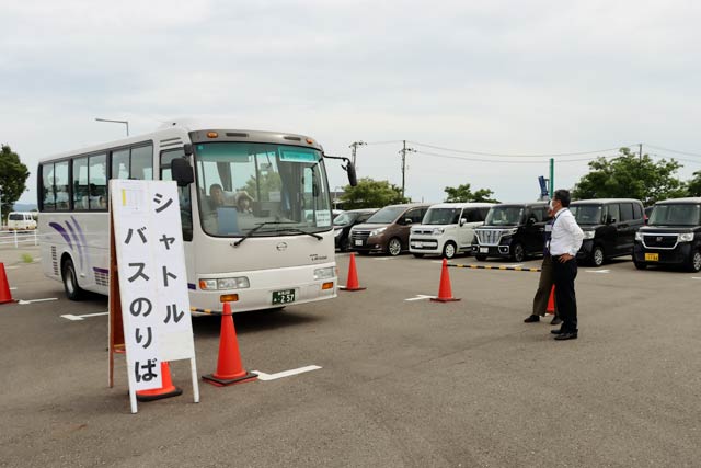 燕市産業史料館のシャトルバス乗り場