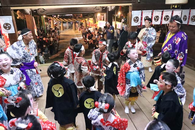 戸隠神社春季例大祭の舞い込みと還御祭
