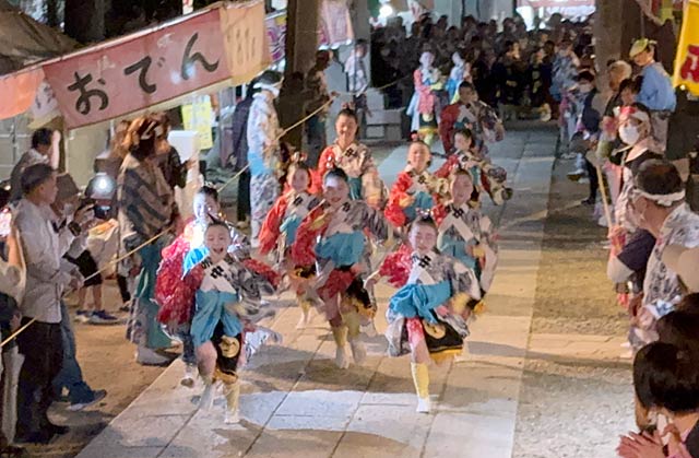 戸隠神社春季例大祭の舞い込みと還御祭