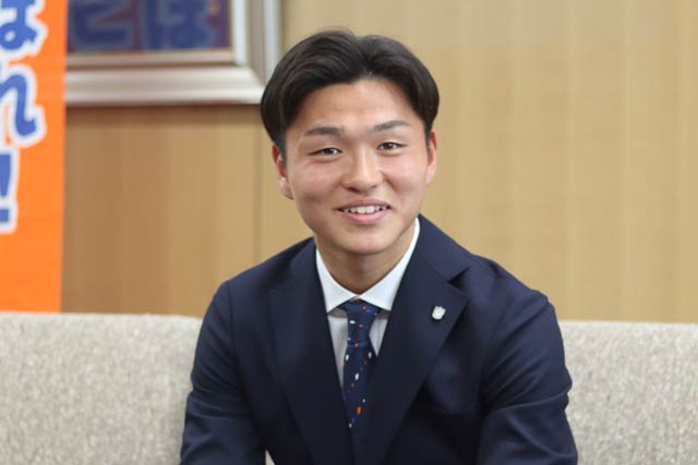 3月に燕市を訪問した石山青空選手