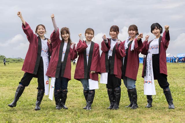 三条凧協会のイベントに参加した「Do It Yourself!!-どぅー・いっと・ゆあせるふ-」のメインキャスト6人
