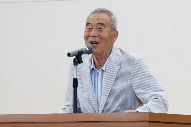 燕北中で講演する宇佐美さん