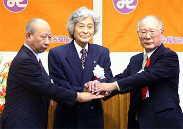 2005年11月15日の燕、吉田、分水の3市町の社会福祉協議会の合併調印式