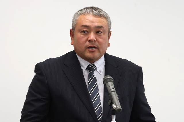 被表彰者代表であいさつする青山組の柄澤代表取締役