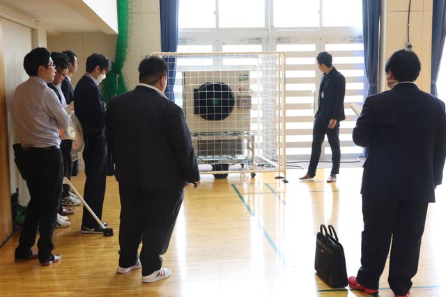 吉田中学校で移動式エアコンのデモンストレーション